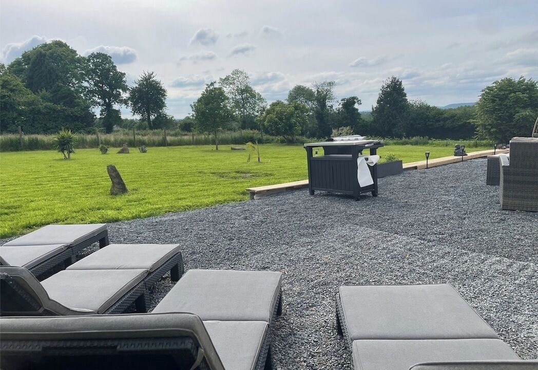 Photo of Outdoor in Estry