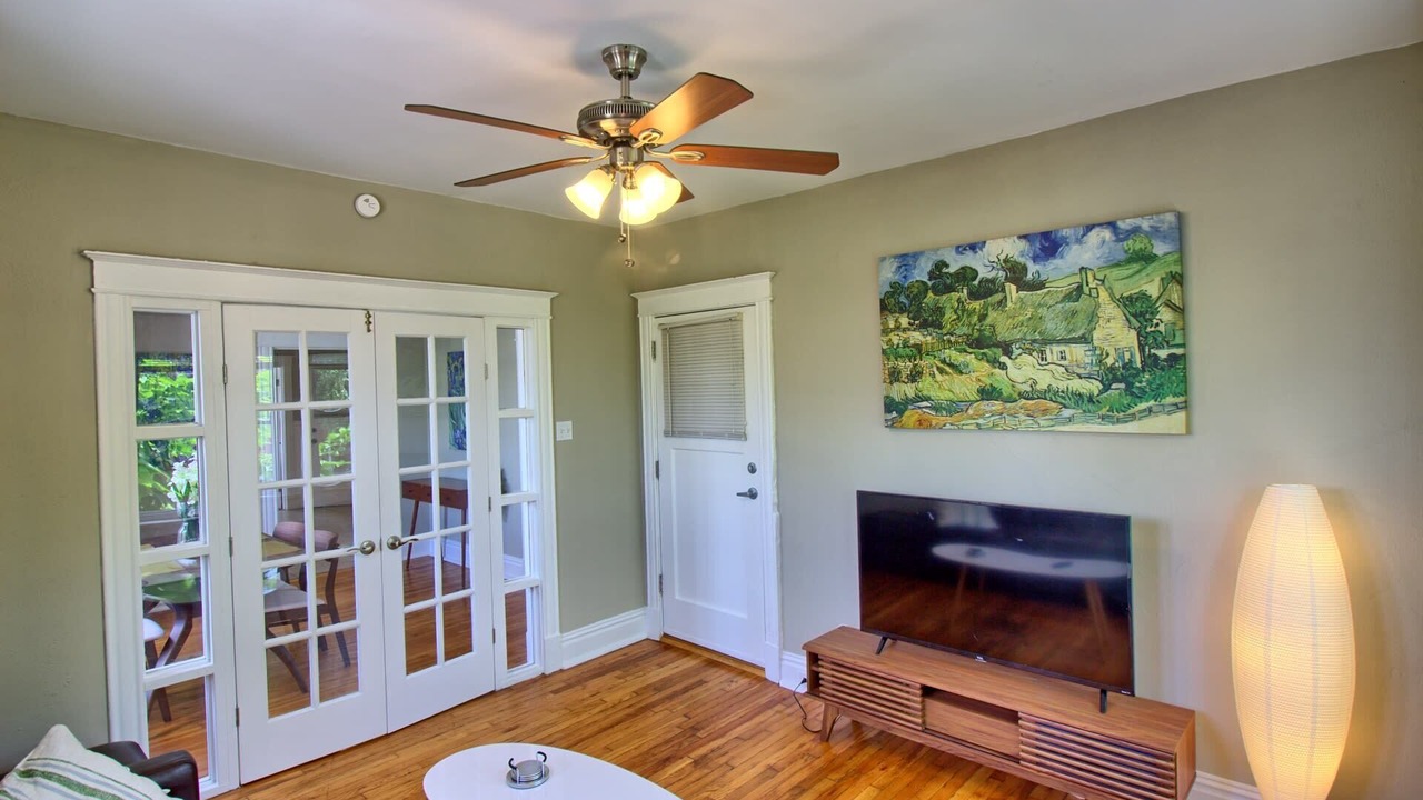 Photo of Livingroom in Tower Grove East