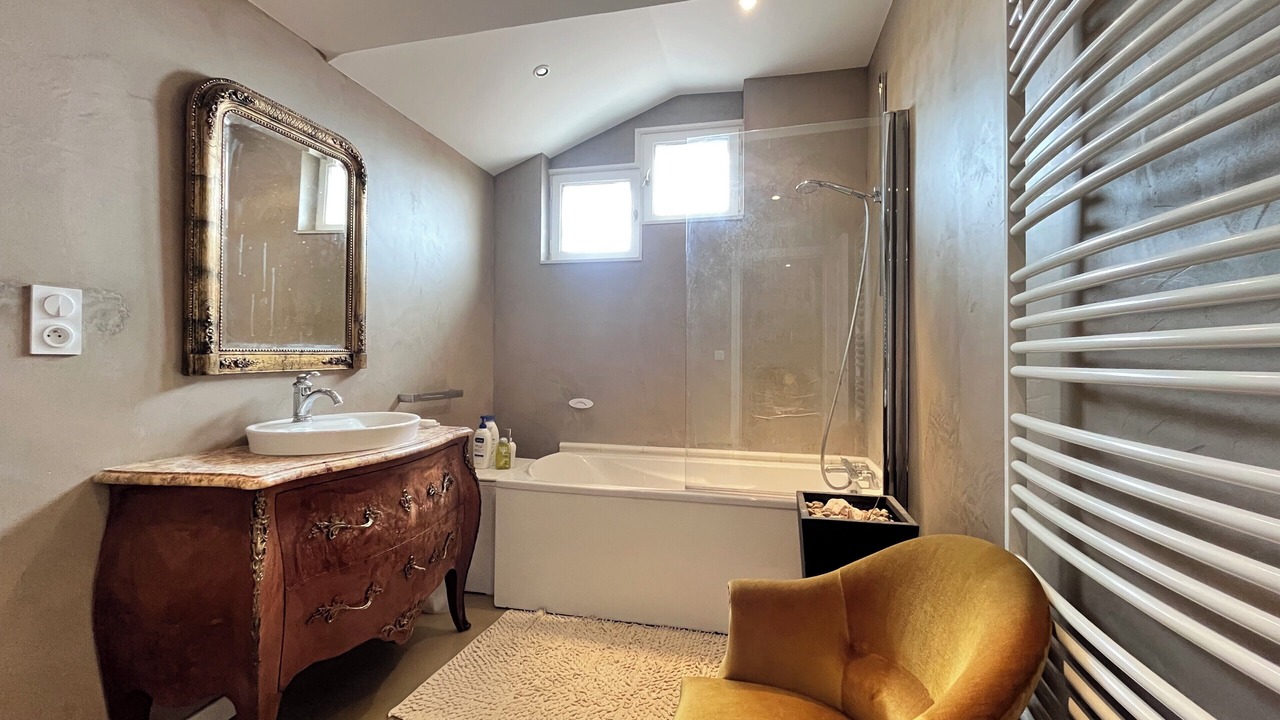 Photo of Bathroom in Montchenu