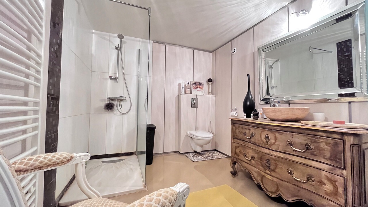 Photo of Bathroom in Montchenu