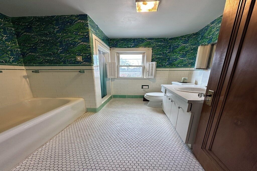 Photo of Bathroom in Stockade Historic District