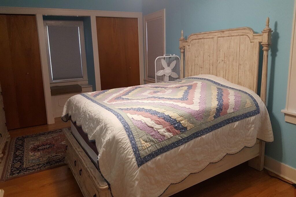 Photo of Bedroom in Stockade Historic District