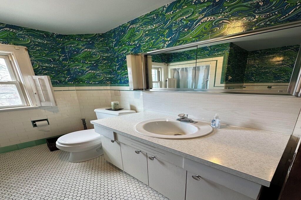 Photo of Bathroom in Stockade Historic District