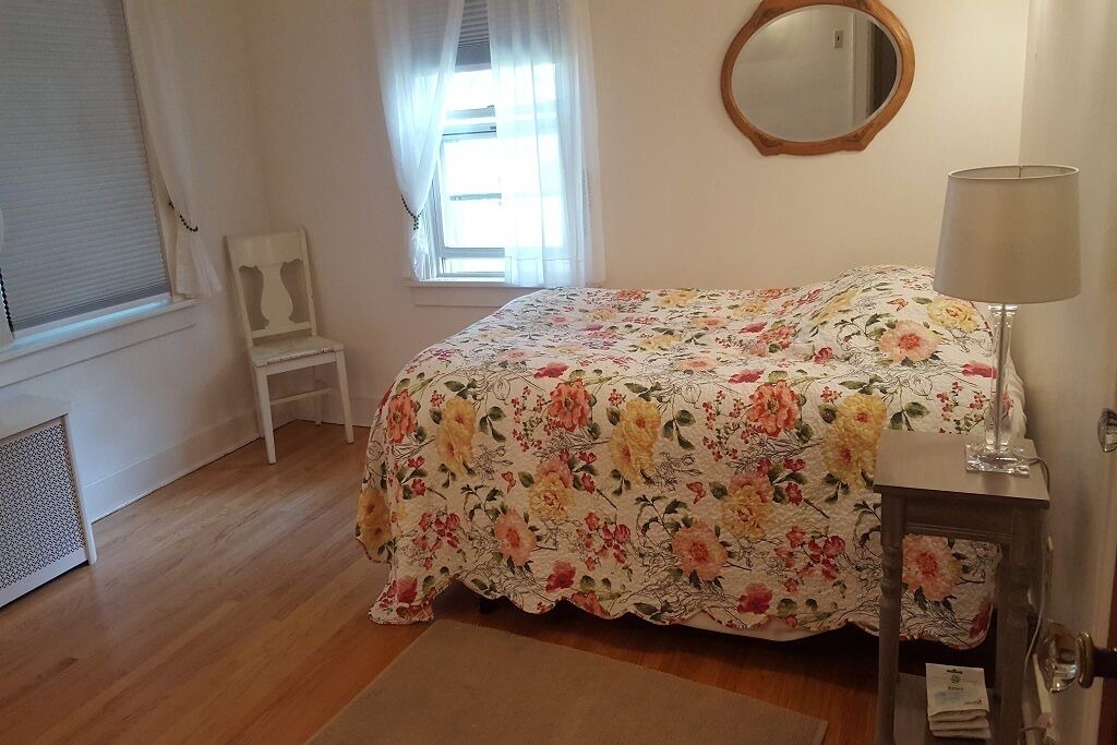 Photo of Bedroom in Stockade Historic District