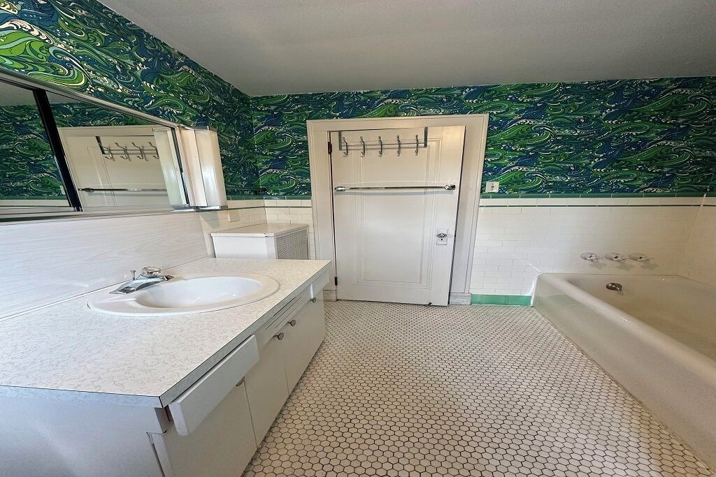 Photo of Bathroom in Stockade Historic District