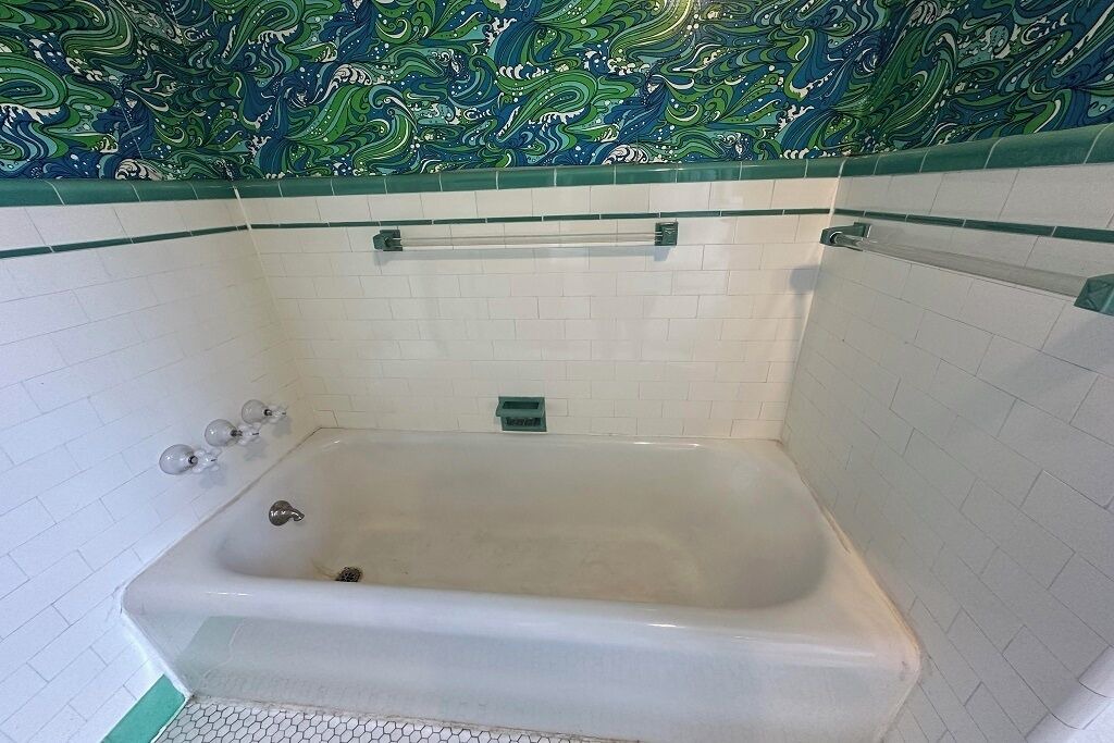 Photo of Bathroom in Stockade Historic District