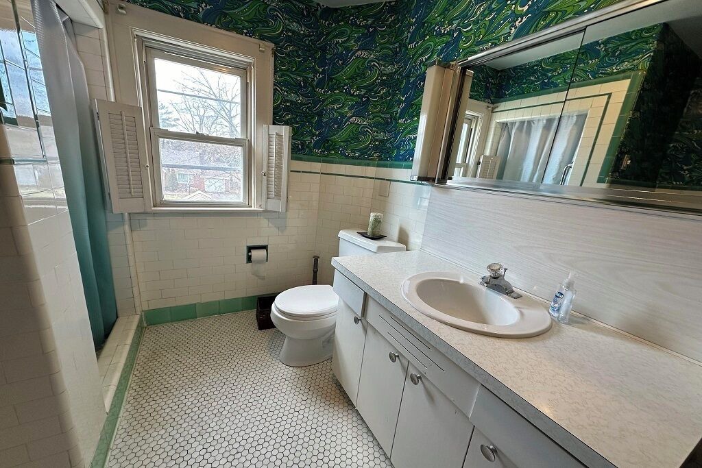 Photo of Bathroom in Stockade Historic District