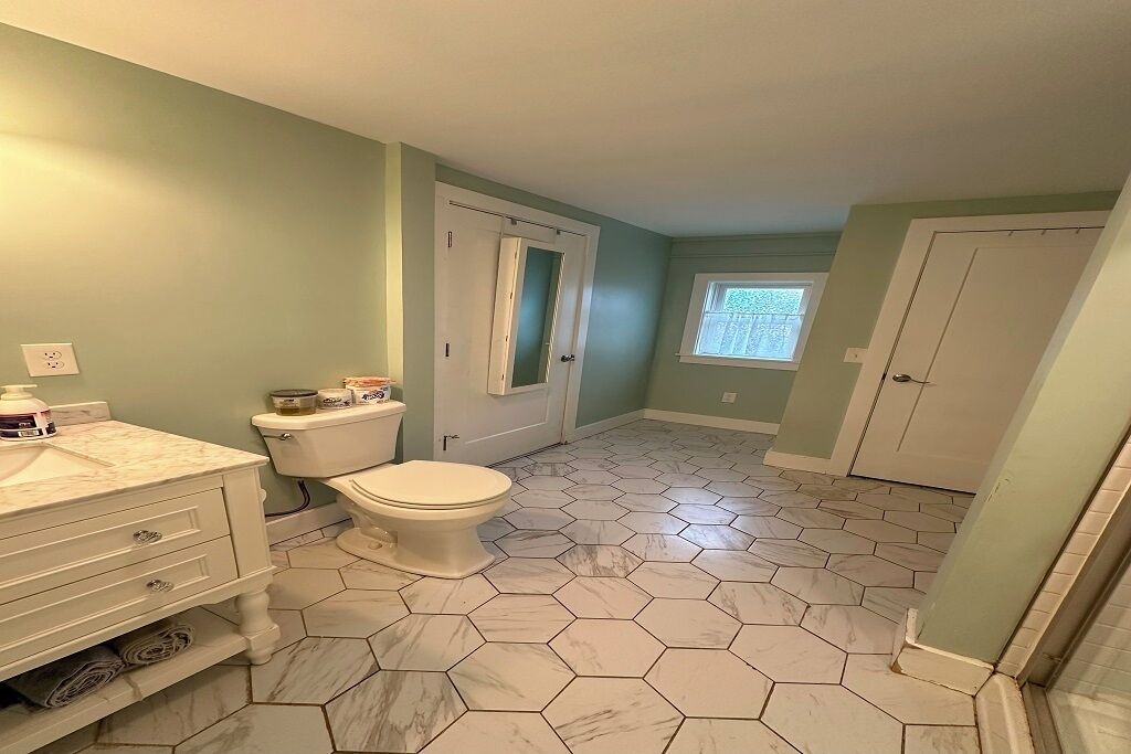 Photo of Bathroom in Stockade Historic District