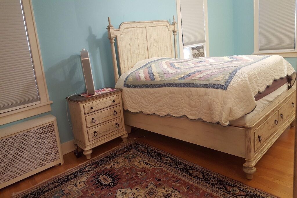 Photo of Bedroom in Stockade Historic District