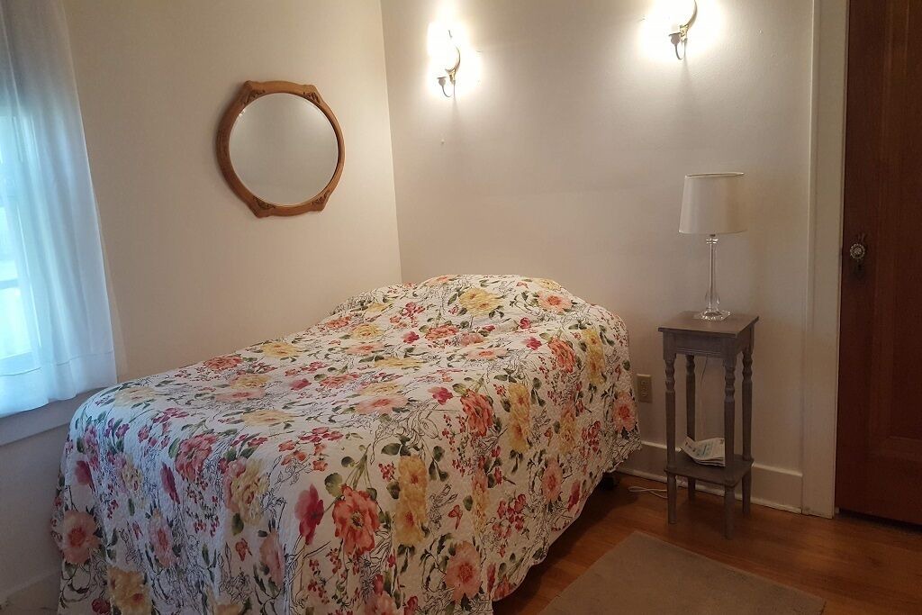 Photo of Bedroom in Stockade Historic District