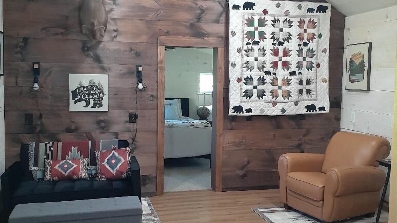 Photo of Bedroom in Painted Post