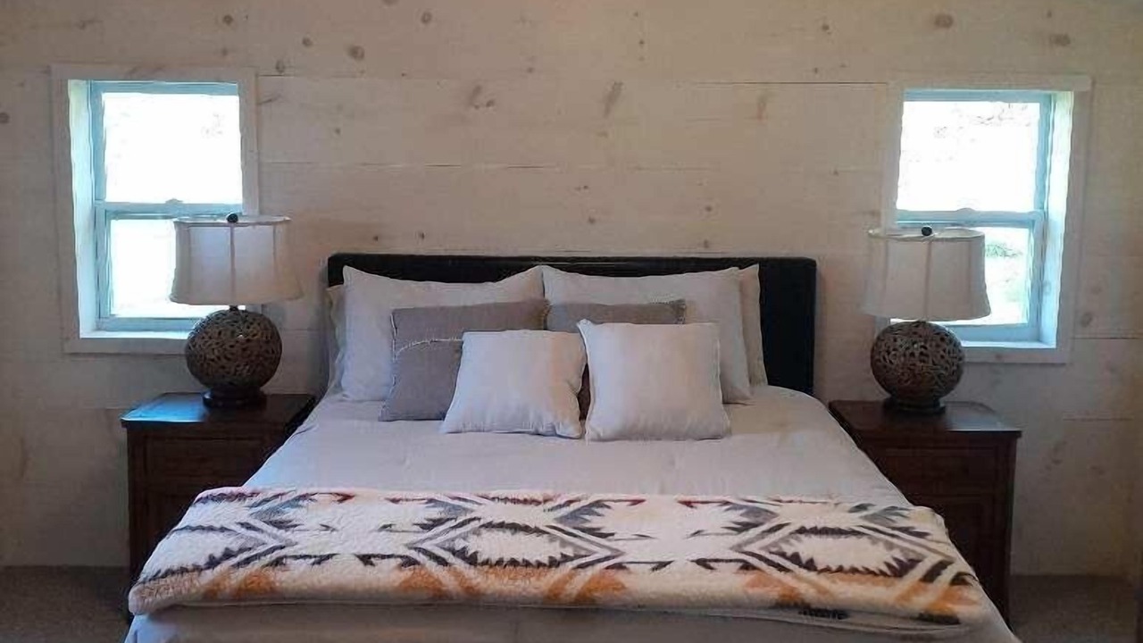 Photo of Bedroom in Painted Post