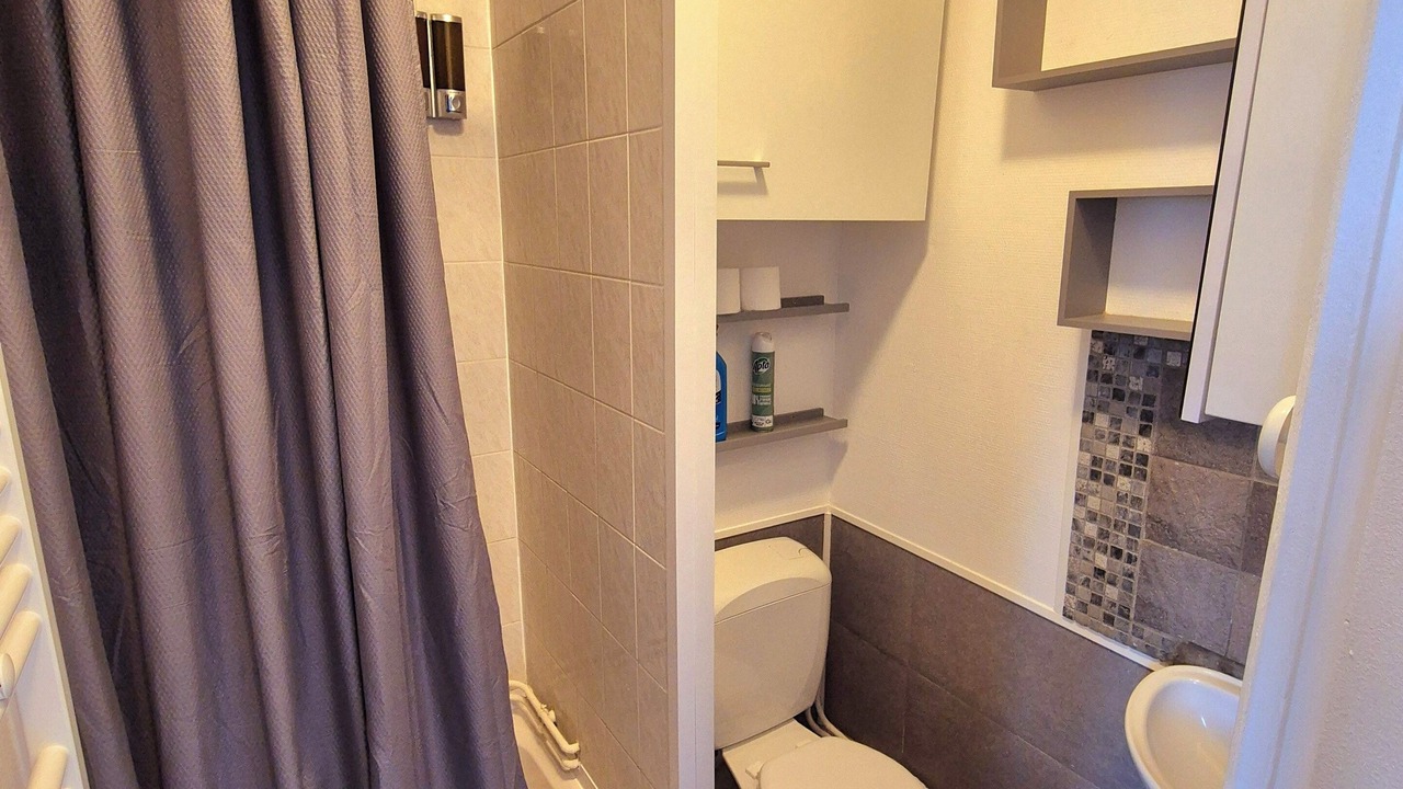 Photo of Bathroom in Avion