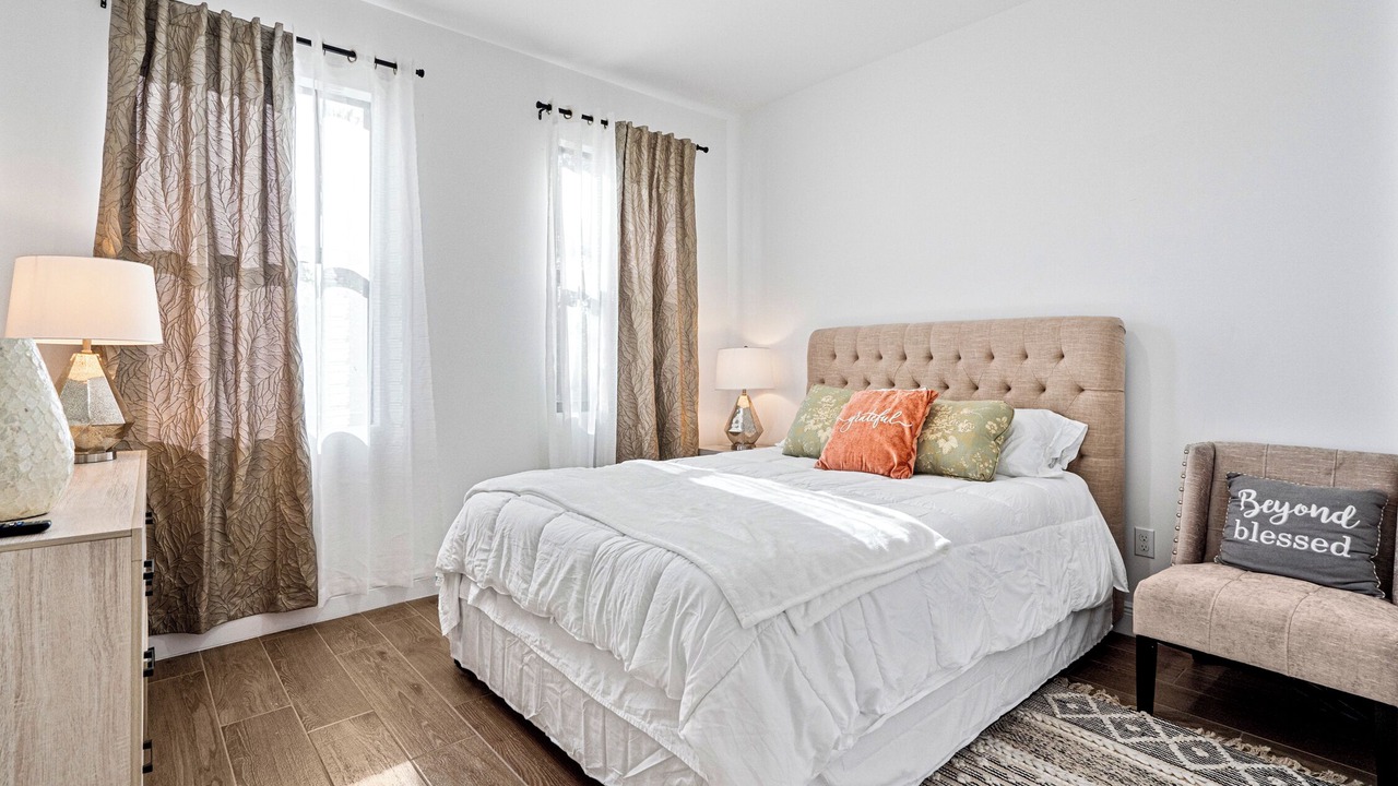 Photo of Bedroom in Lake Worth Corridor