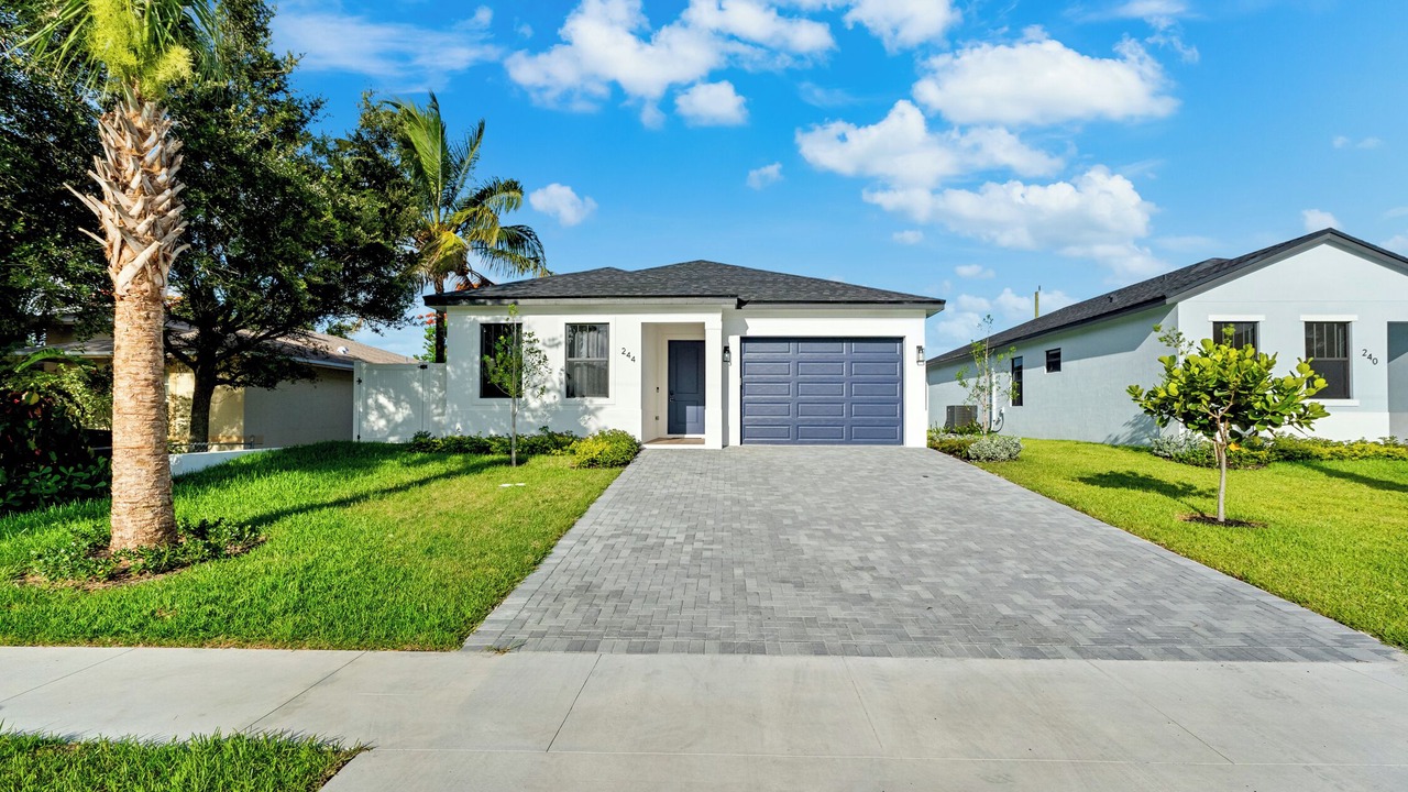 Photo of Outdoor in Lake Worth Corridor