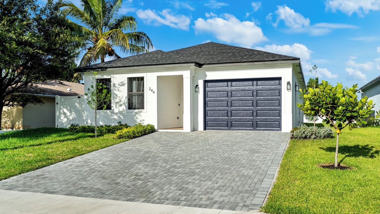Photo of Outdoor in Lake Worth Corridor