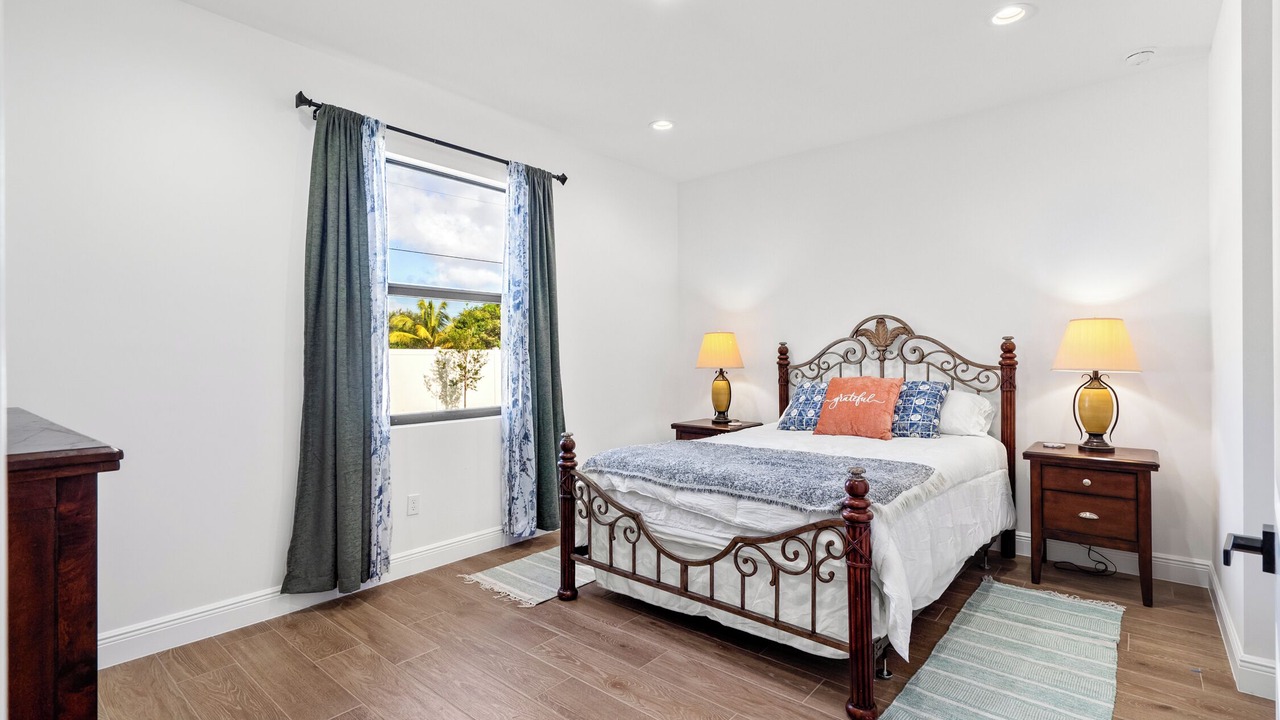 Photo of Bedroom in Lake Worth Corridor