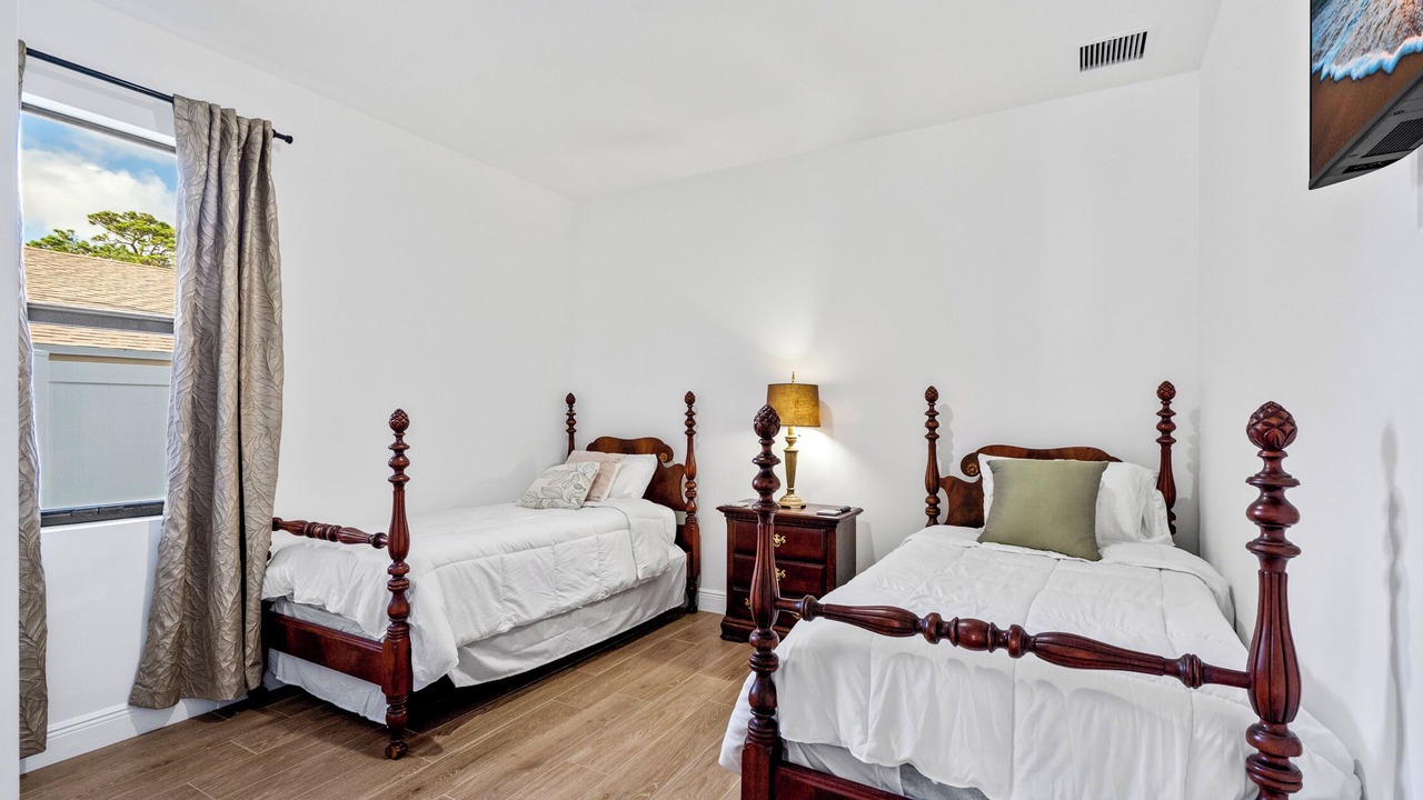 Photo of Bedroom in Lake Worth Corridor