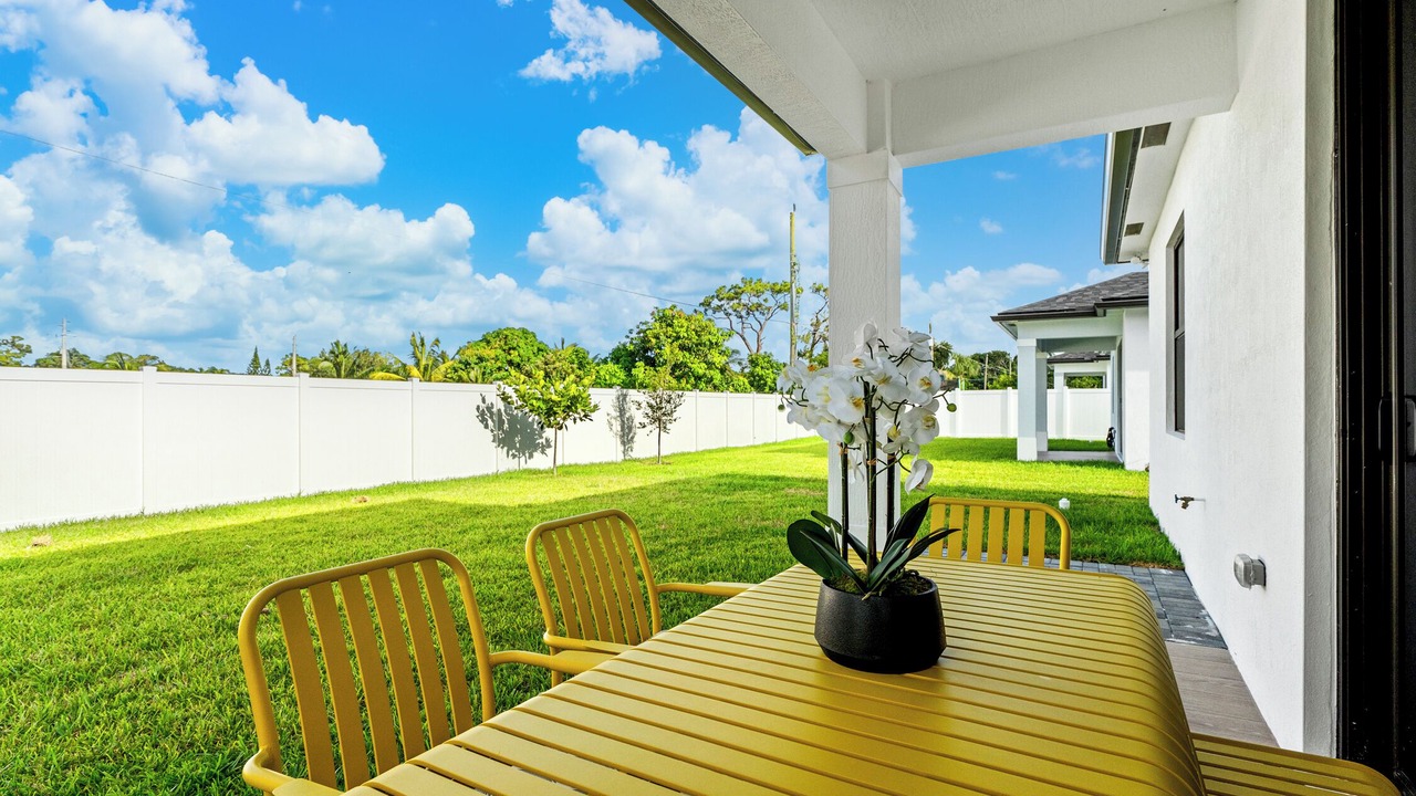 Photo of Outdoor in Lake Worth Corridor