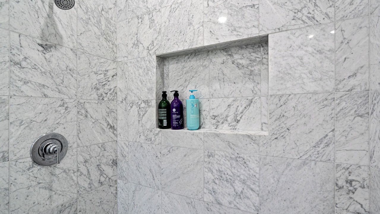 Photo of Bathroom in Lake Worth Corridor