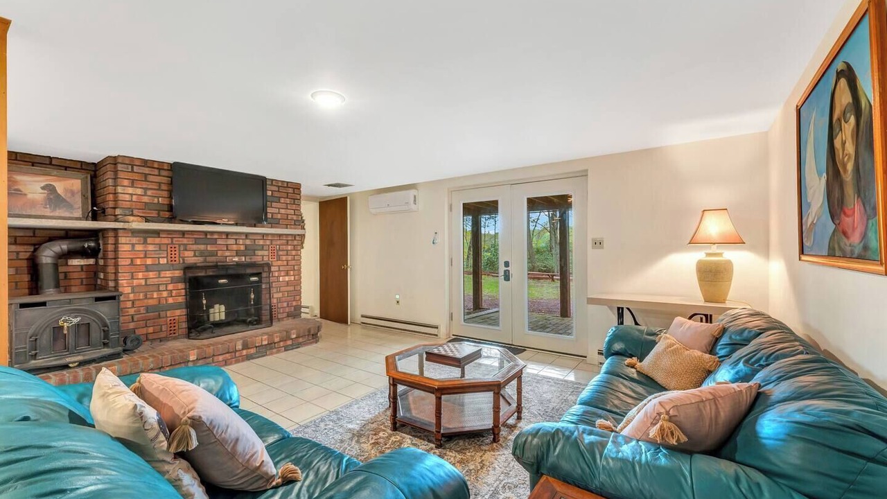 Photo of Livingroom in Long Pond