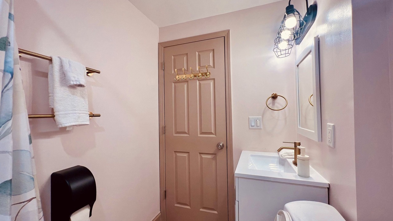 Photo of Bathroom in Downtown Niagara Falls