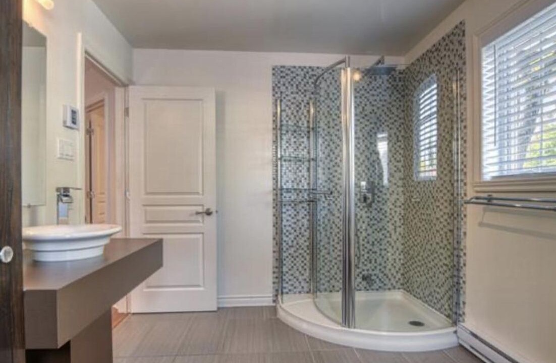 Photo of Bathroom in Laval