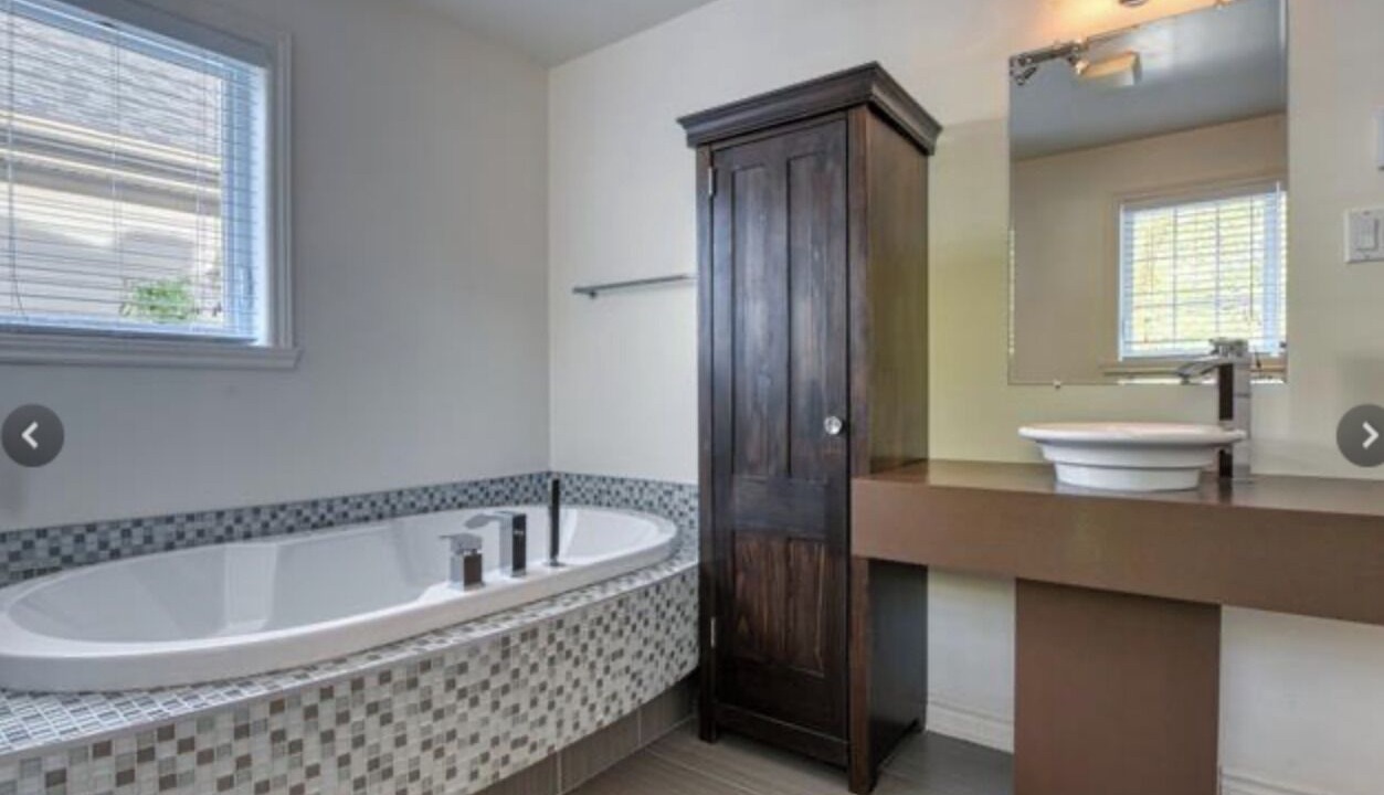 Photo of Bathroom in Laval