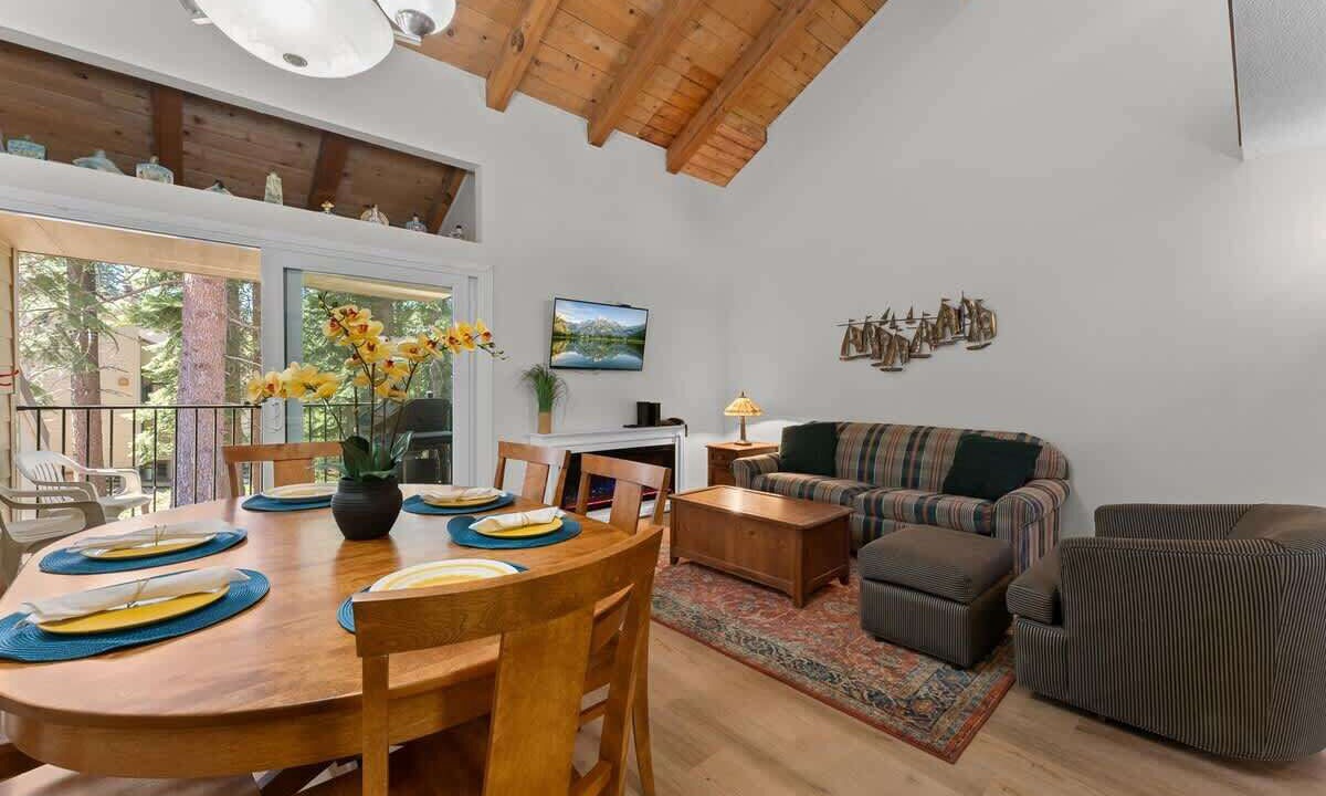 Photo of Livingroom in Carnelian Woods