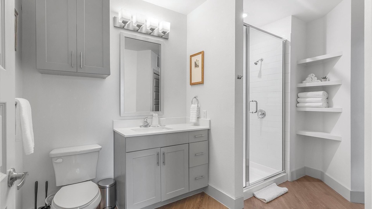 Photo of Bathroom in Montopolis