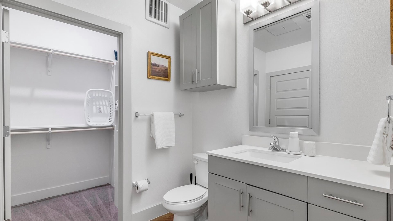 Photo of Bathroom in Montopolis