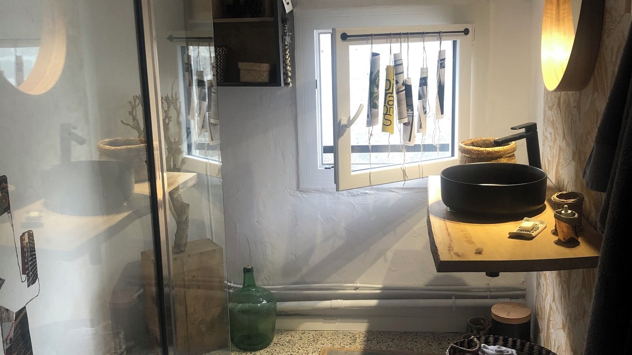 Photo of Bathroom in Saint-Quentin-la-Poterie