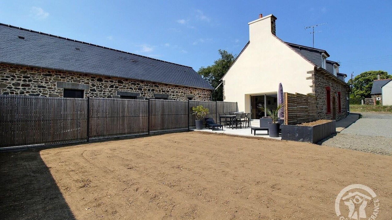 Photo of Patio Balcony in Plourhan