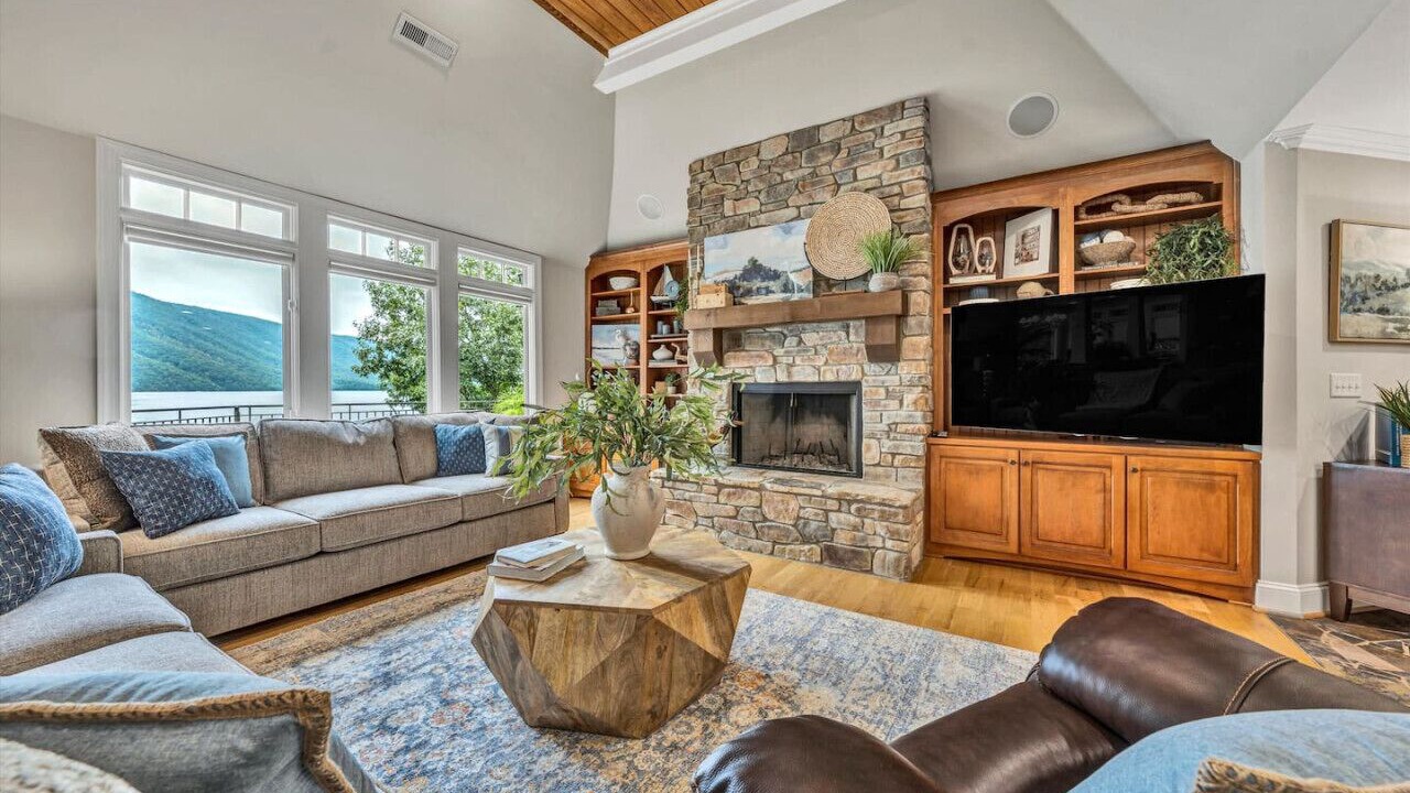 Photo of Livingroom in Huddleston