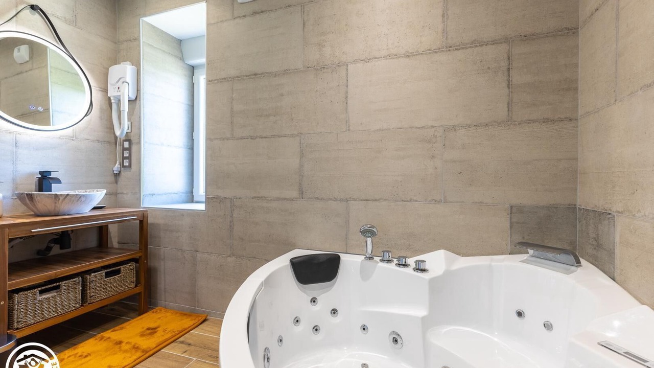 Photo of Bathroom in Aveze