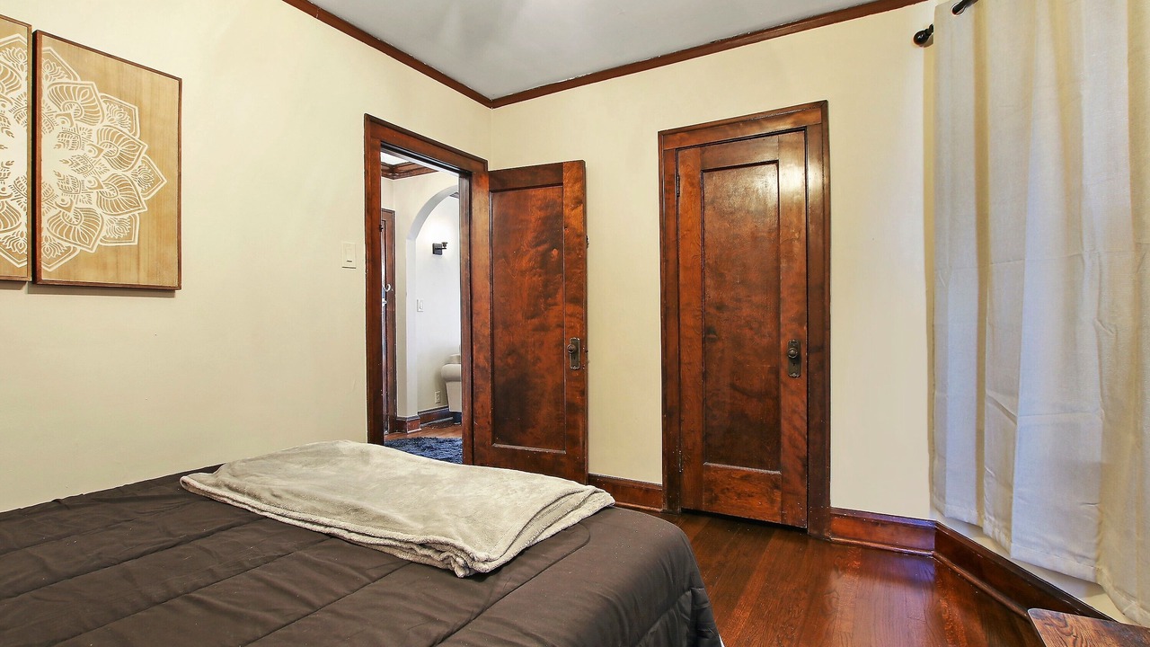 Photo of Bedroom in Jefferson Park