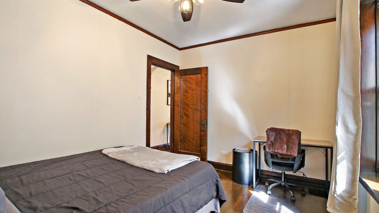 Photo of Bedroom in Jefferson Park