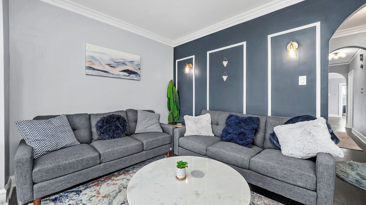 Photo of Livingroom in Jefferson Park
