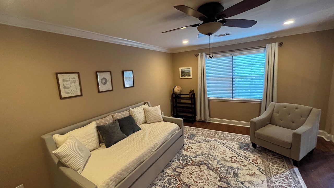 Photo of Livingroom in Auburn