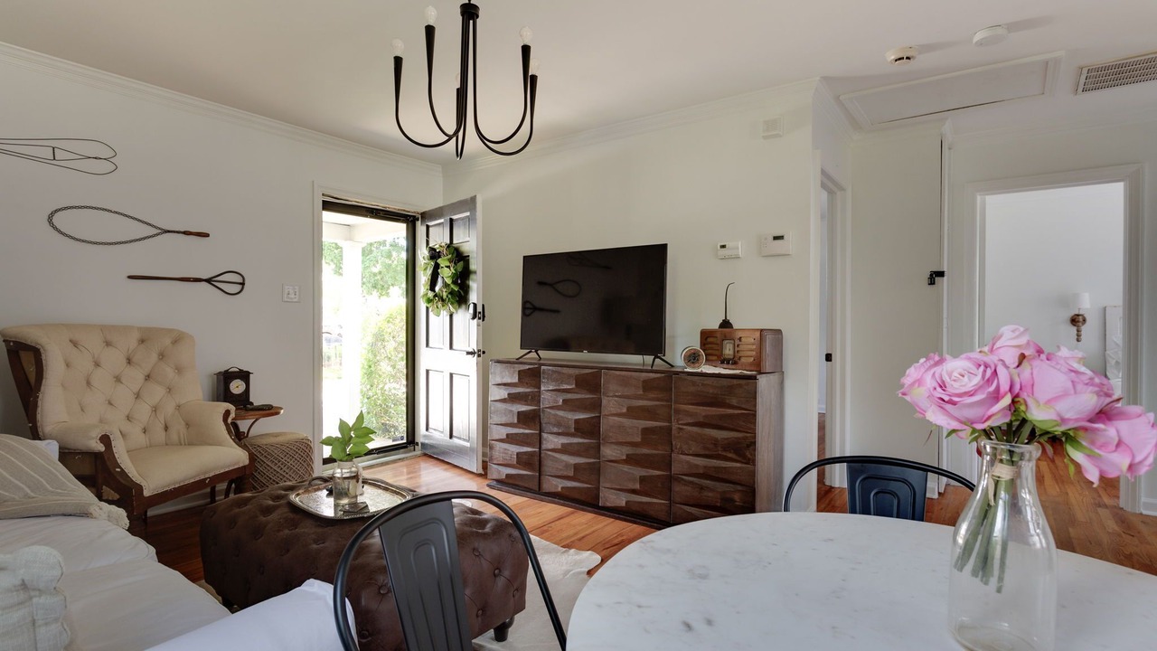 Photo of Livingroom in Southwest Raleigh