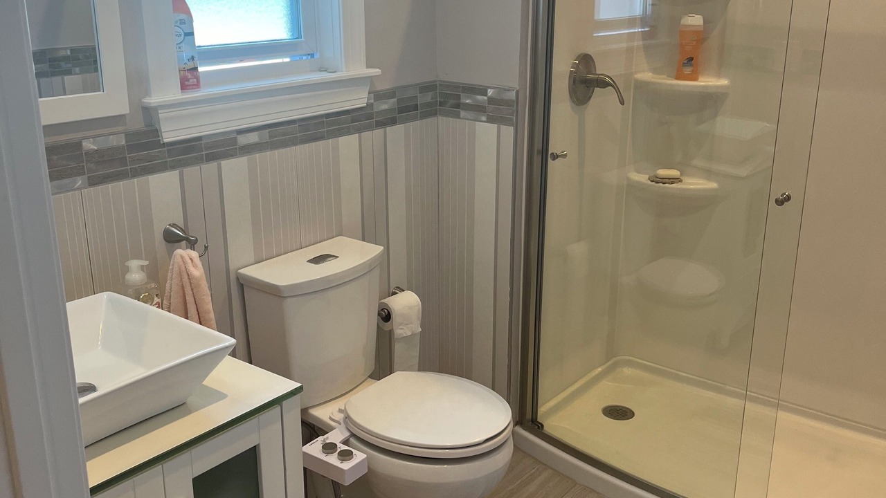 Photo of Bathroom in Wall