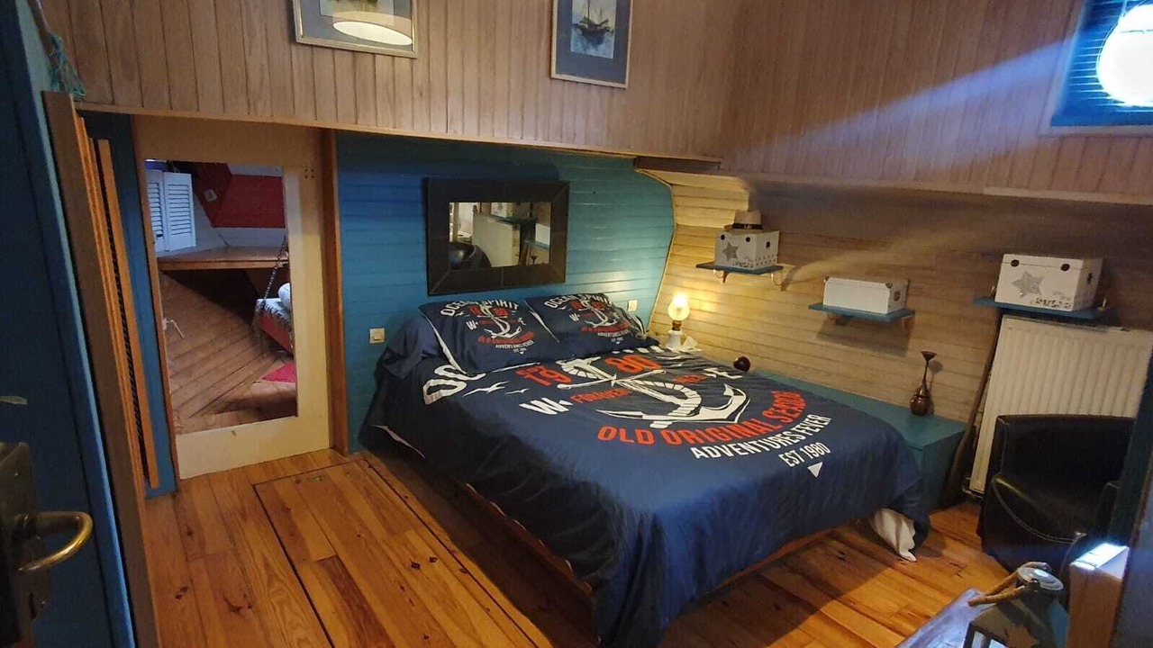 Photo of Bedroom in Plombiees-Les-Dijon