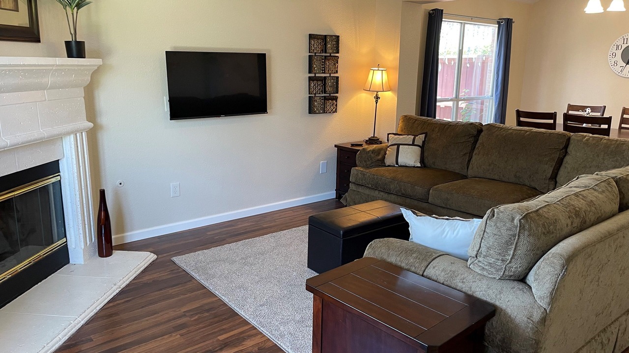 Photo of Livingroom in Ponder