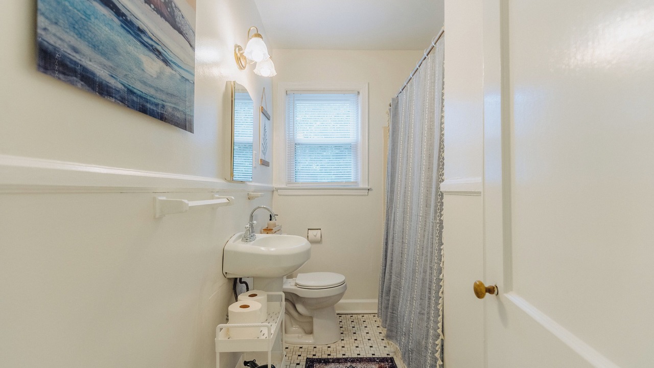 Photo of Bathroom in Cooper-Young Historic District