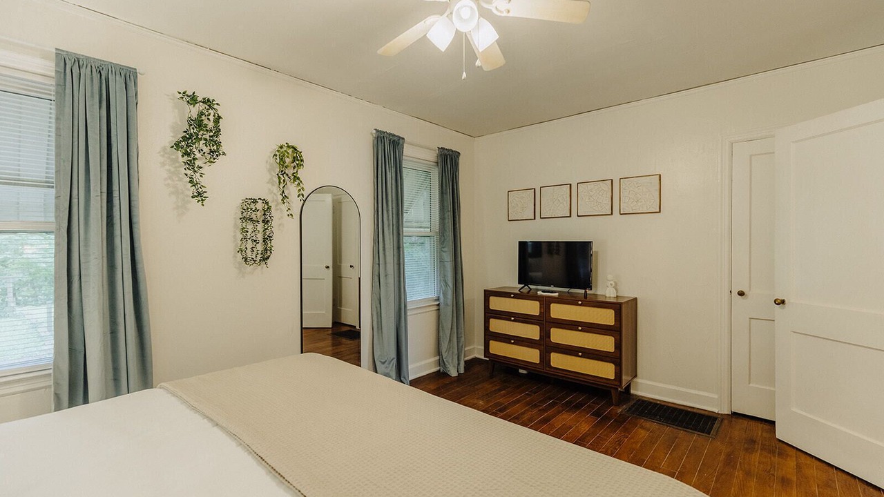 Photo of Bedroom in Cooper-Young Historic District