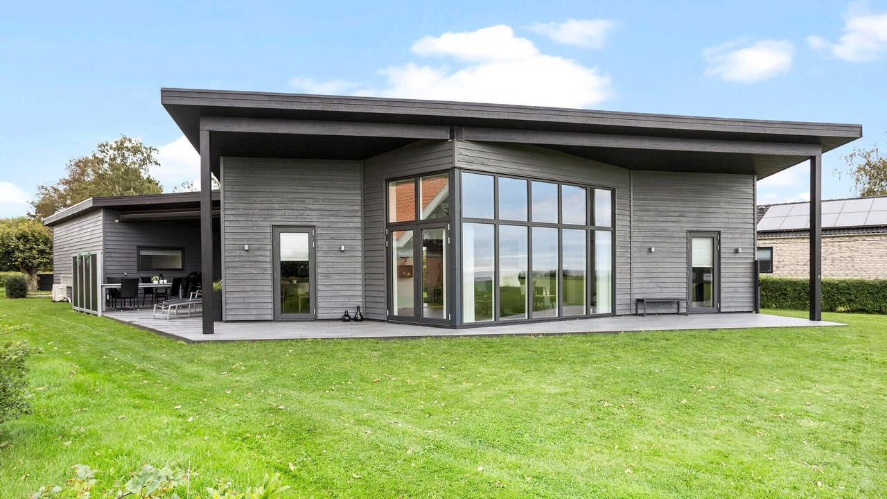 Photo of Others in Arø