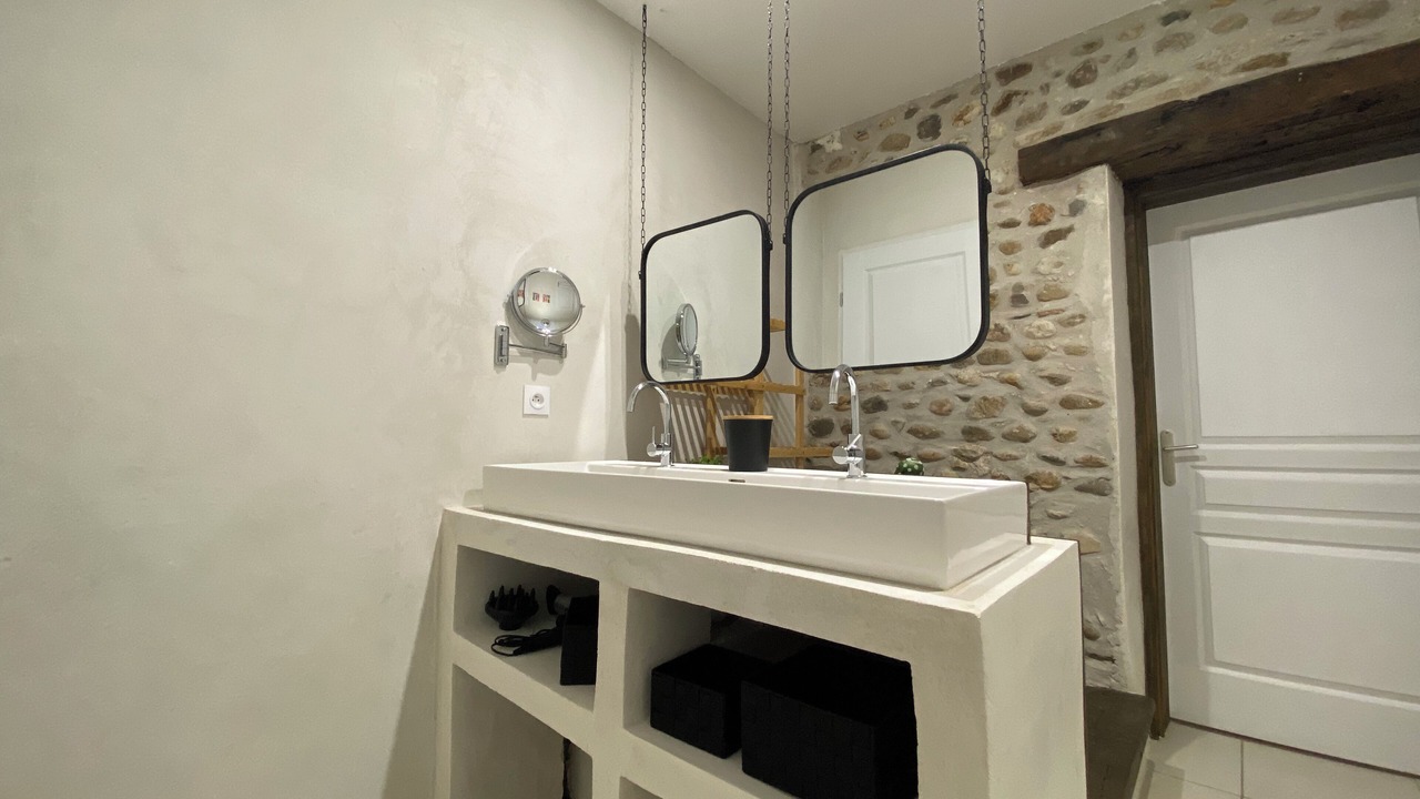 Photo of Bathroom in Cardet