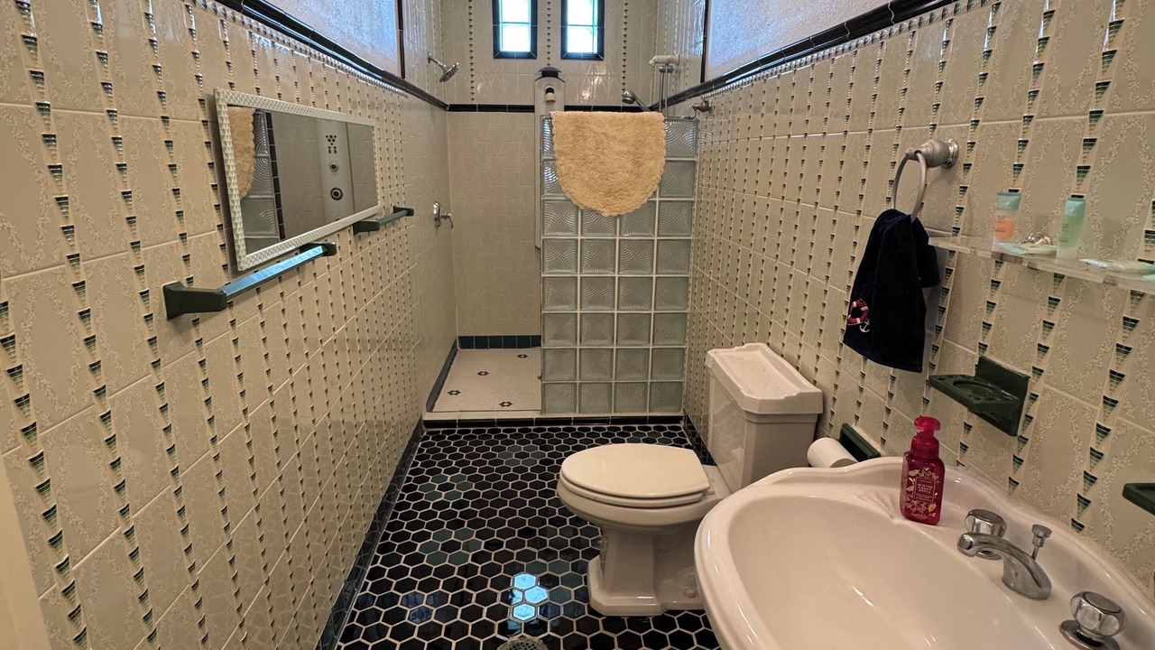Photo of Bathroom in Hondo