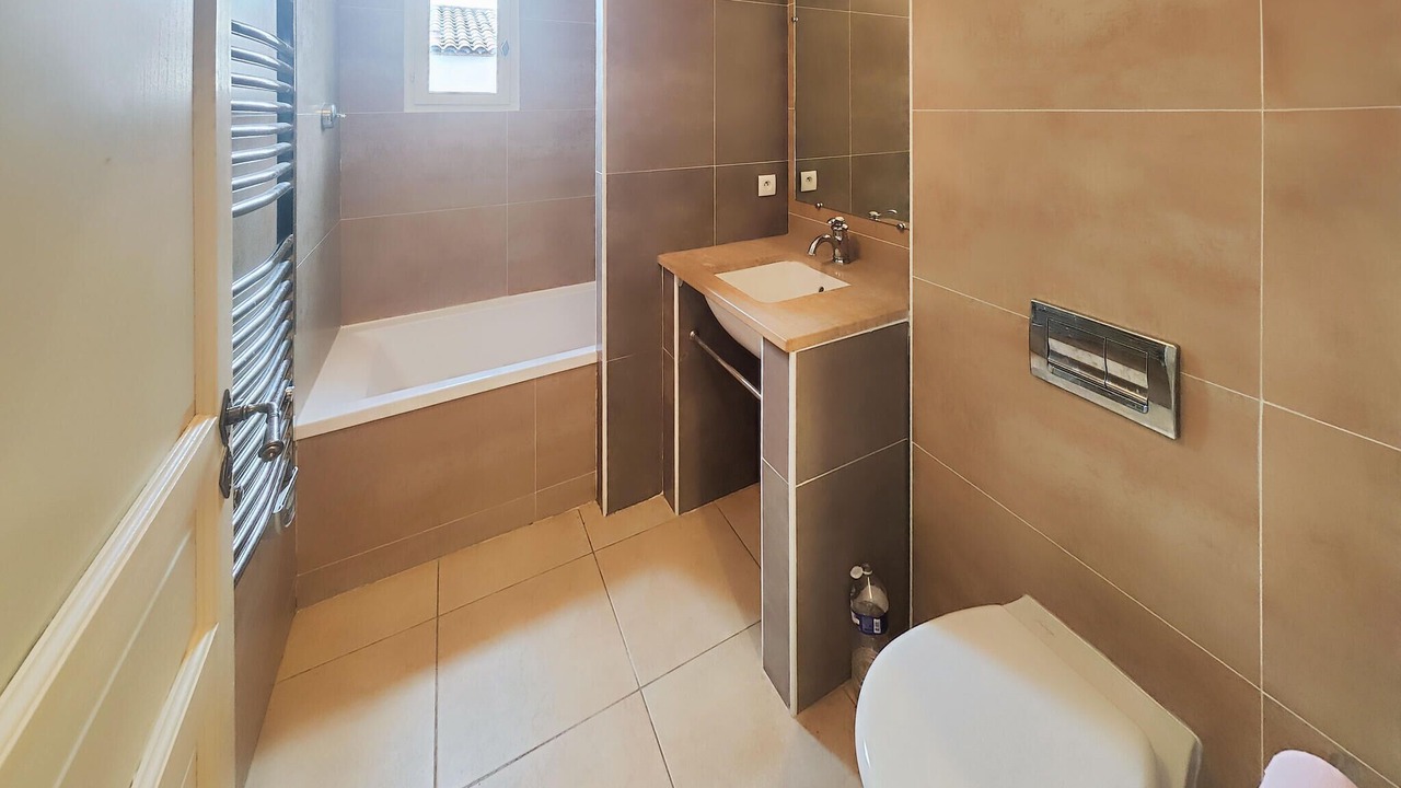Photo of Bathroom in Saint-Laurent-de-la-Cabrerisse
