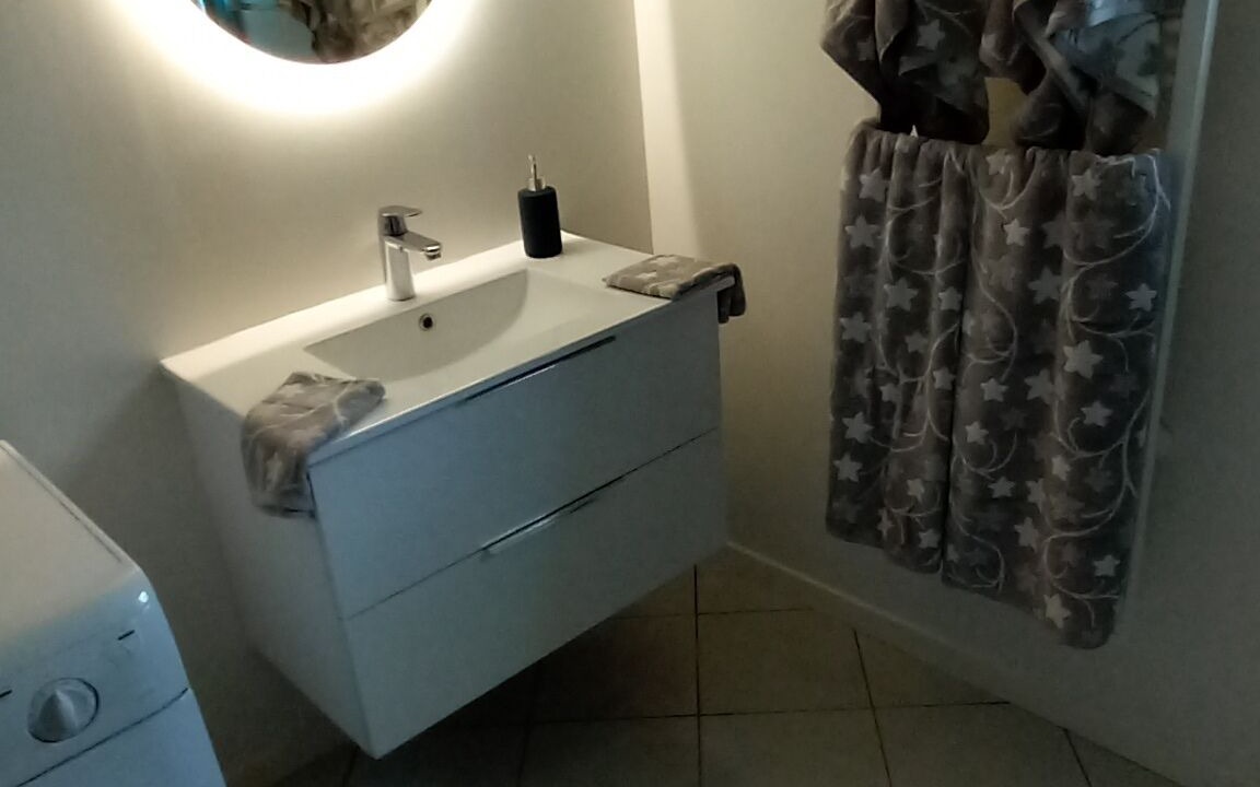 Photo of Bathroom in Lachapelle-sous-Gerberoy